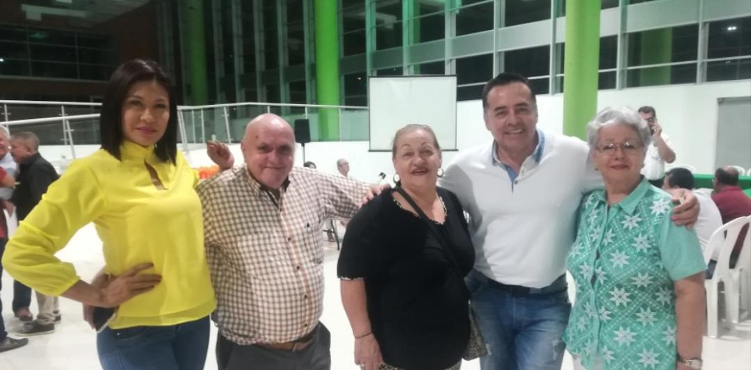Los periodistas: Velcy Trujillo, Guillermo Galindo, Blanca Téllez Pineda, Edgar Donoso Rodríguez y Gloria Arizabaleta.